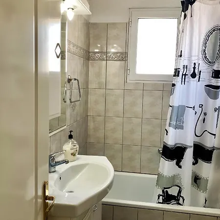 George House Apartament Néa Péramos