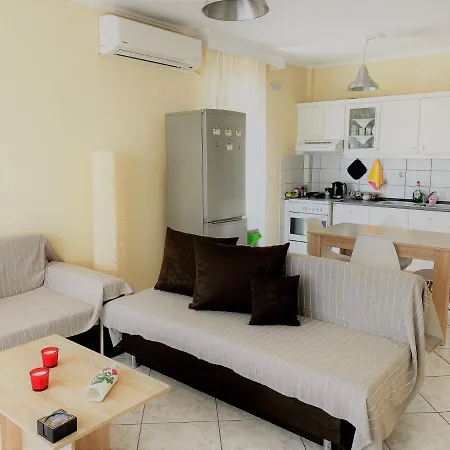 George House Apartament Néa Péramos